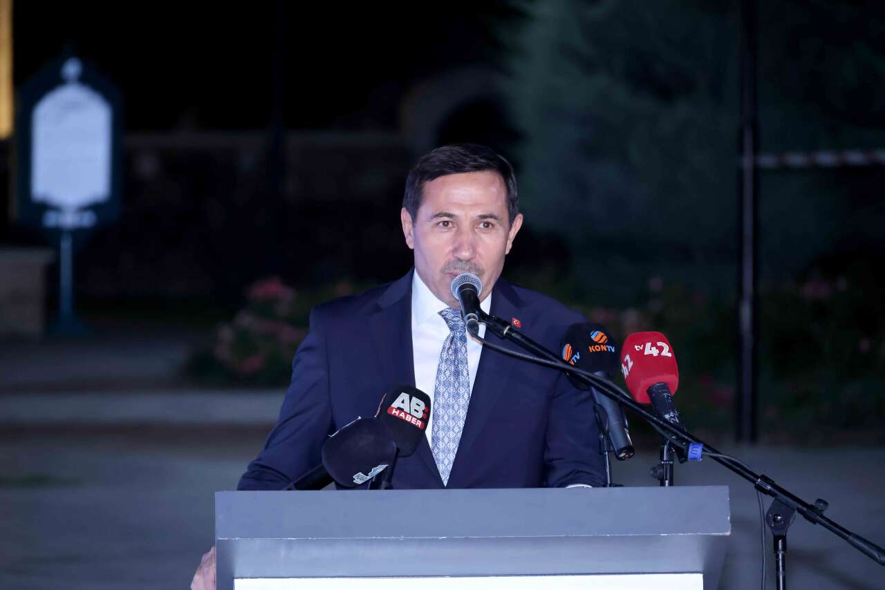 Mevlânâ’nın huzurunda 15. buluşma! Konya’da usta kalemler sahne aldı 7